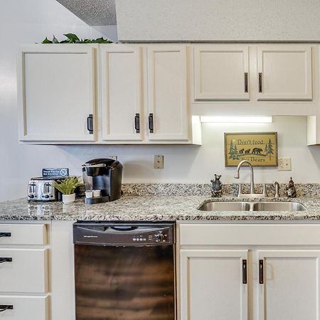 Downtown Gatlinburg Condo With Mountain-View Balcony Екстер'єр фото