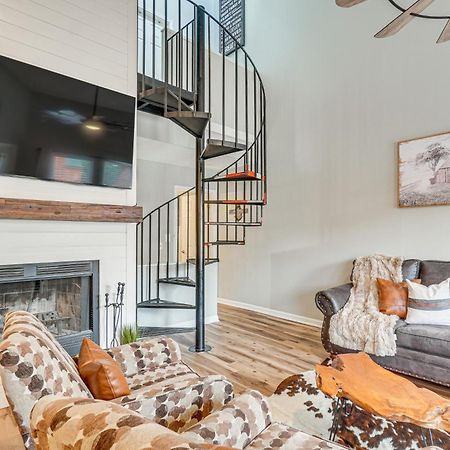 Downtown Gatlinburg Condo With Mountain-View Balcony Екстер'єр фото