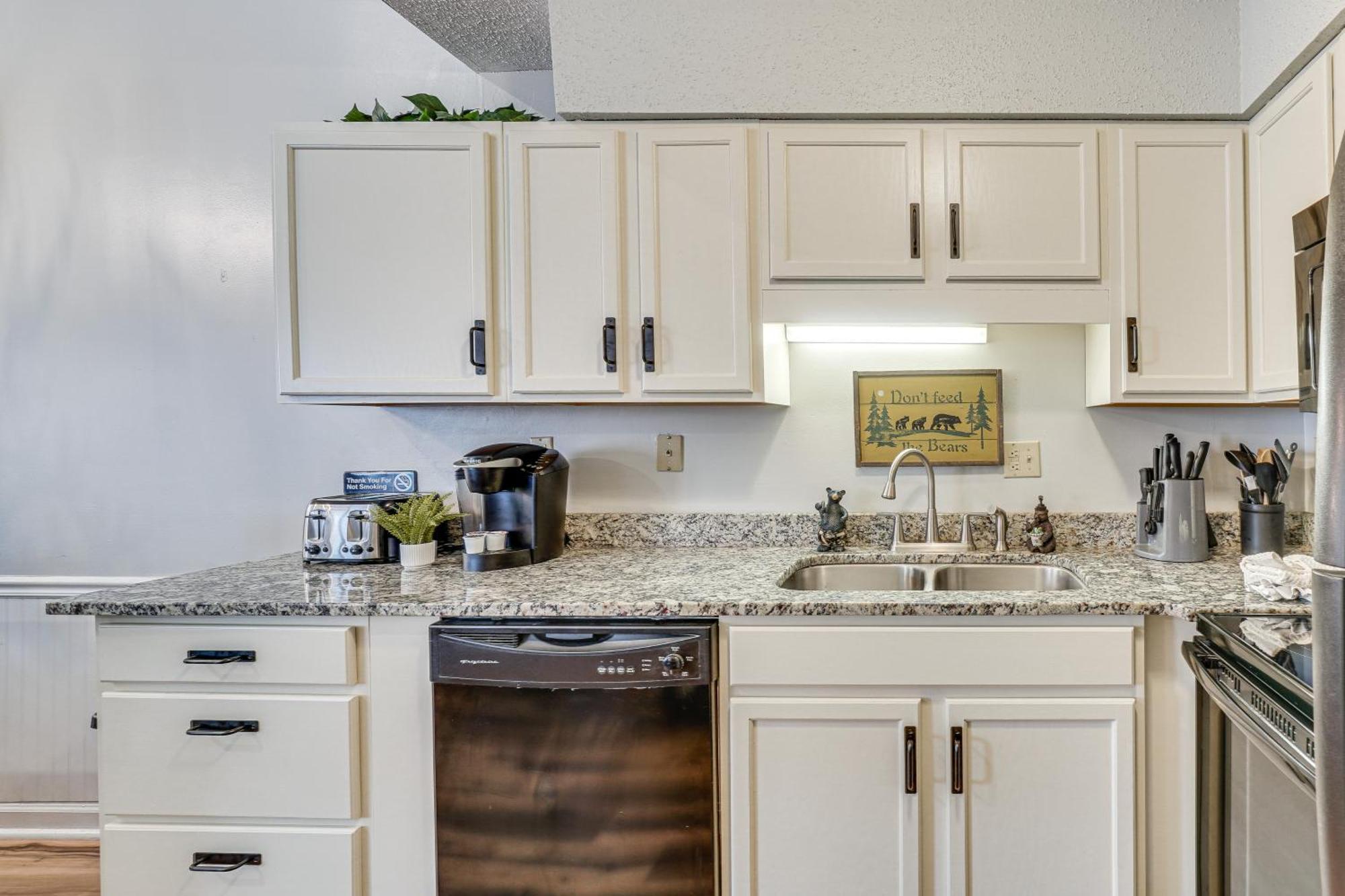 Downtown Gatlinburg Condo With Mountain-View Balcony Екстер'єр фото