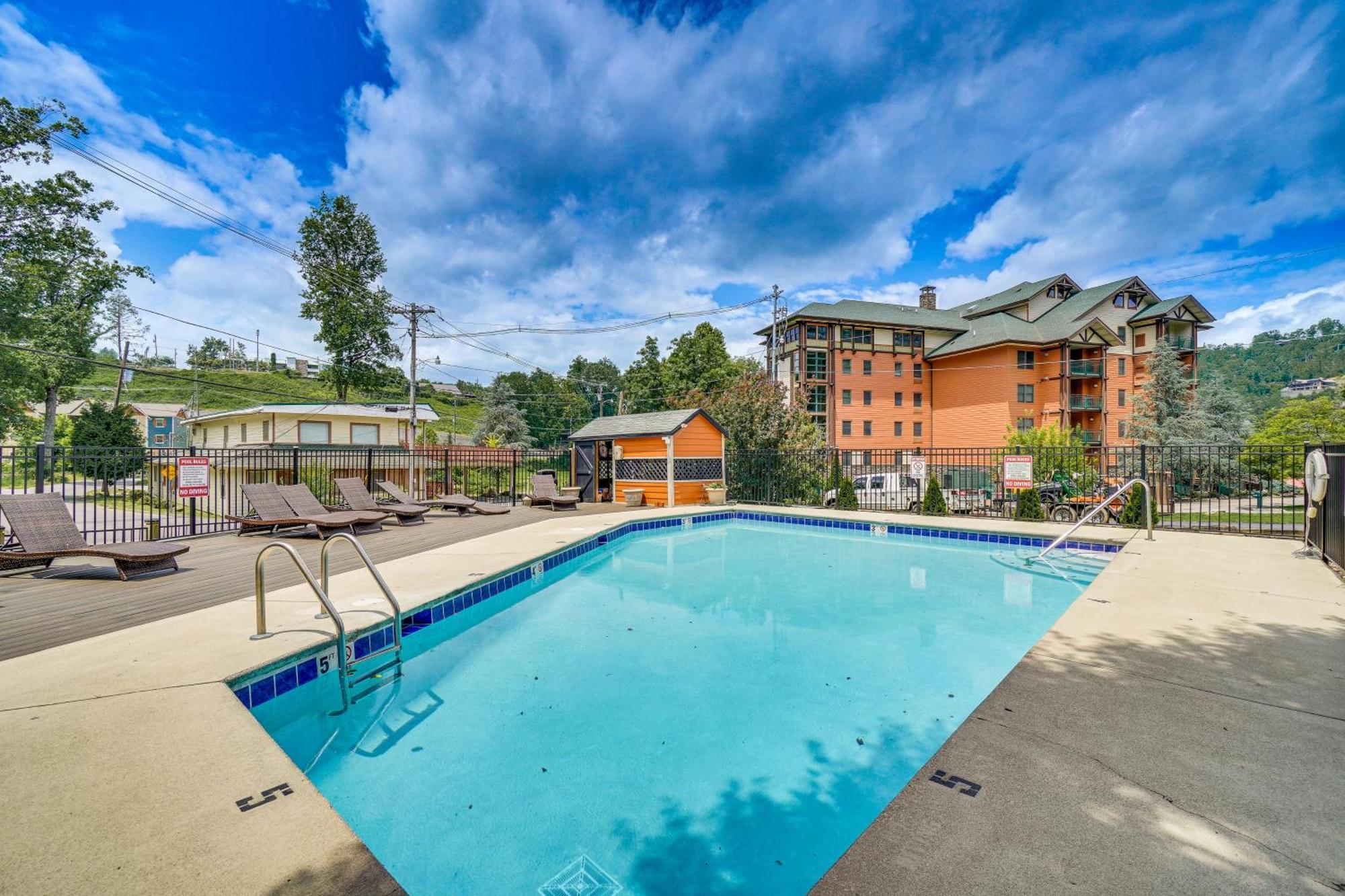 Downtown Gatlinburg Condo With Mountain-View Balcony Екстер'єр фото