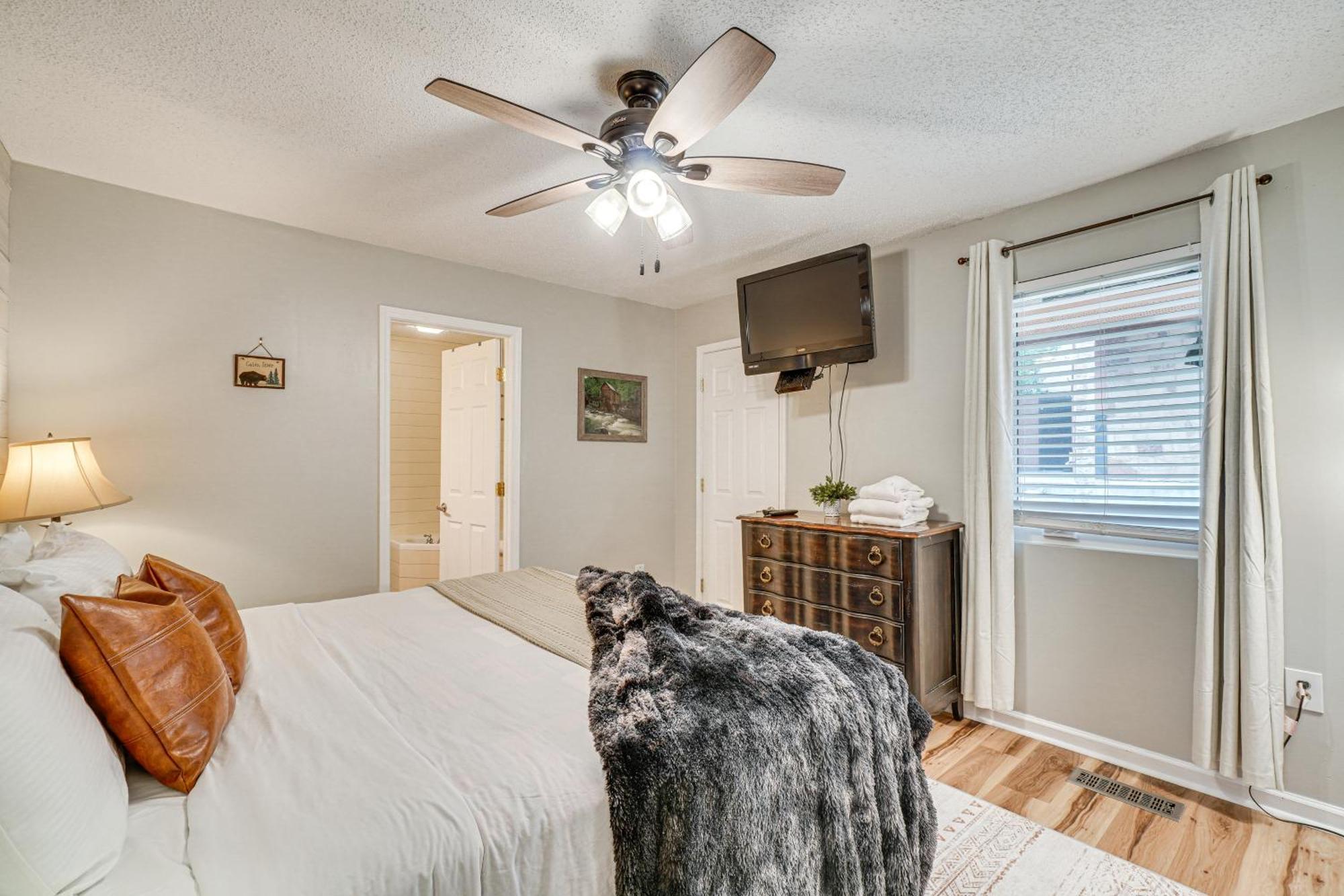 Downtown Gatlinburg Condo With Mountain-View Balcony Екстер'єр фото