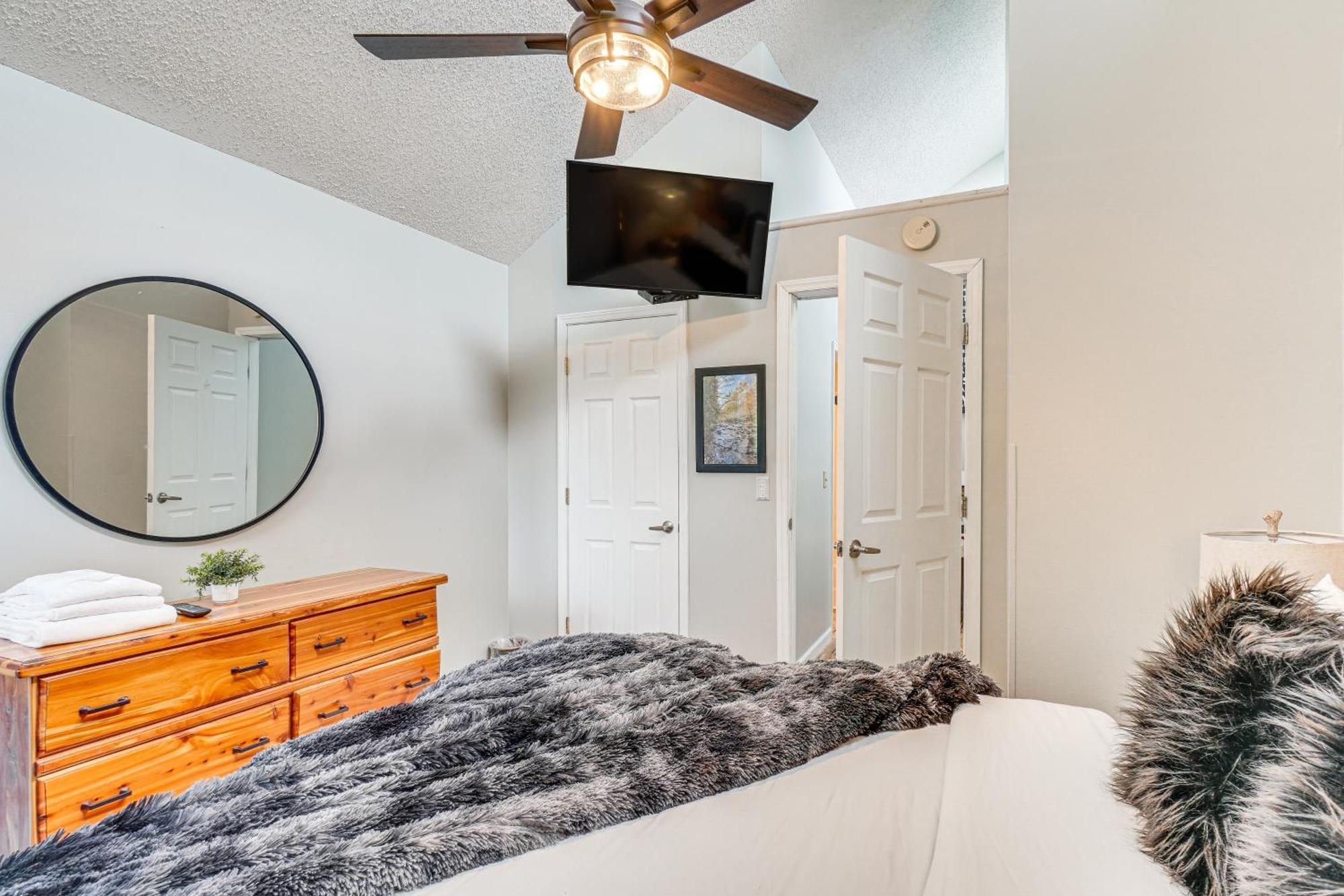 Downtown Gatlinburg Condo With Mountain-View Balcony Екстер'єр фото