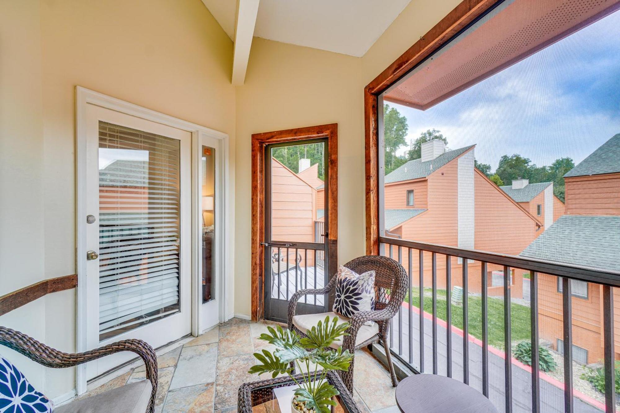 Downtown Gatlinburg Condo With Mountain-View Balcony Екстер'єр фото