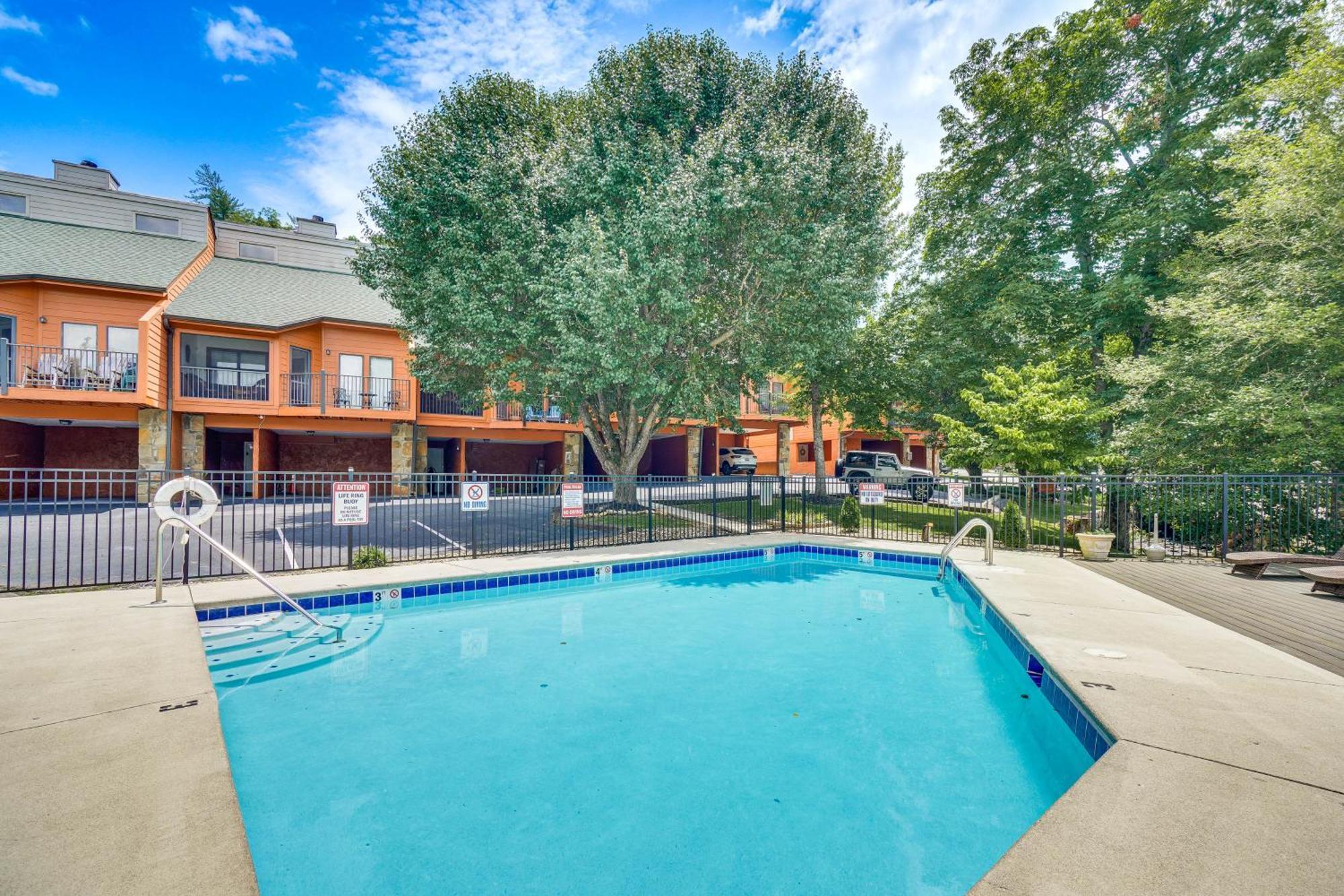 Downtown Gatlinburg Condo With Mountain-View Balcony Екстер'єр фото